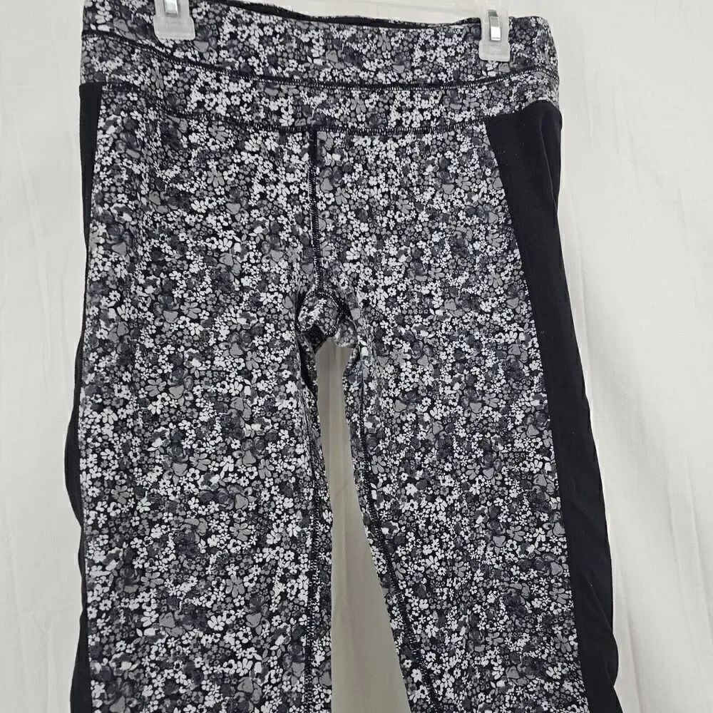 Athleta DITSY STRIPE BALANCE CAPRI Floral Black Women's Size Medium Athletic - Picture 4 of 6